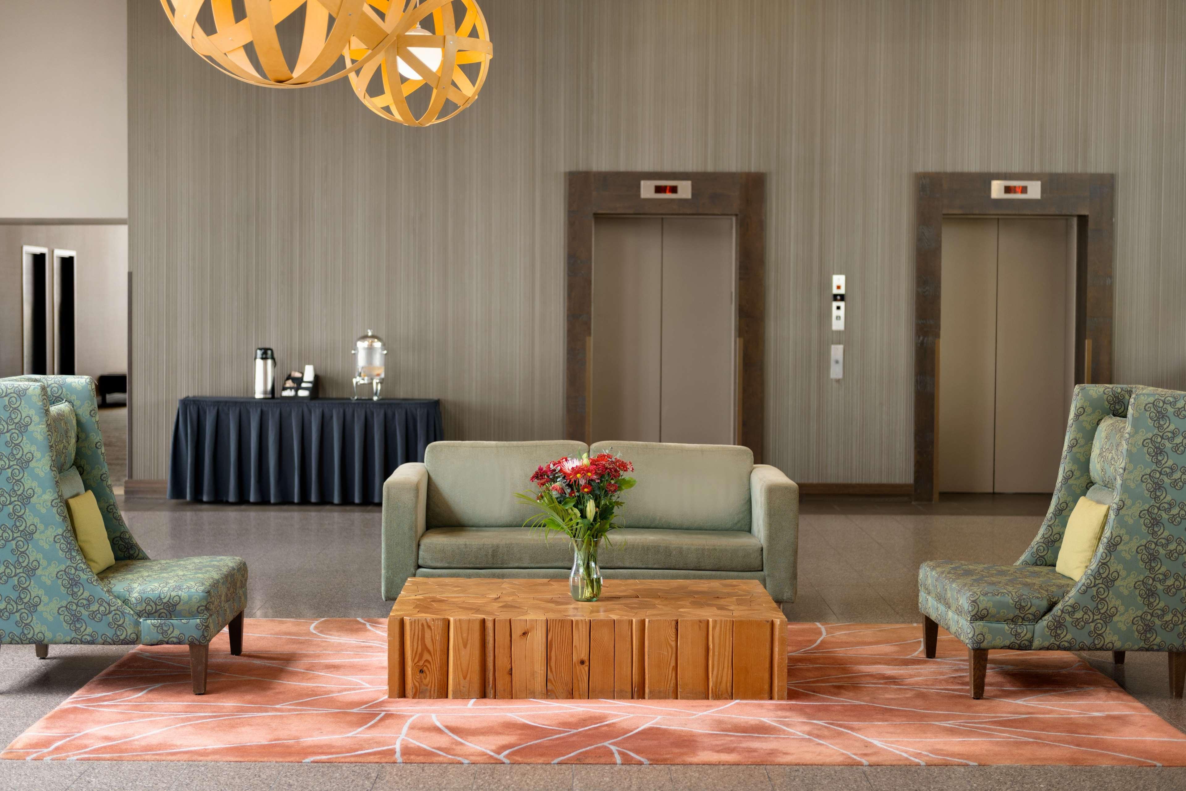 Coast Chilliwack Hotel By Apa Exterior photo