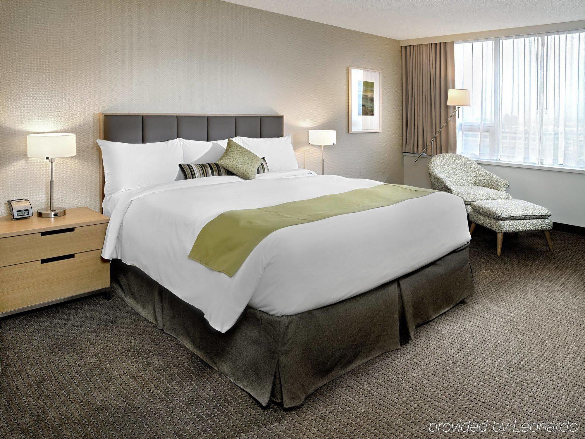 Coast Chilliwack Hotel By Apa Room photo