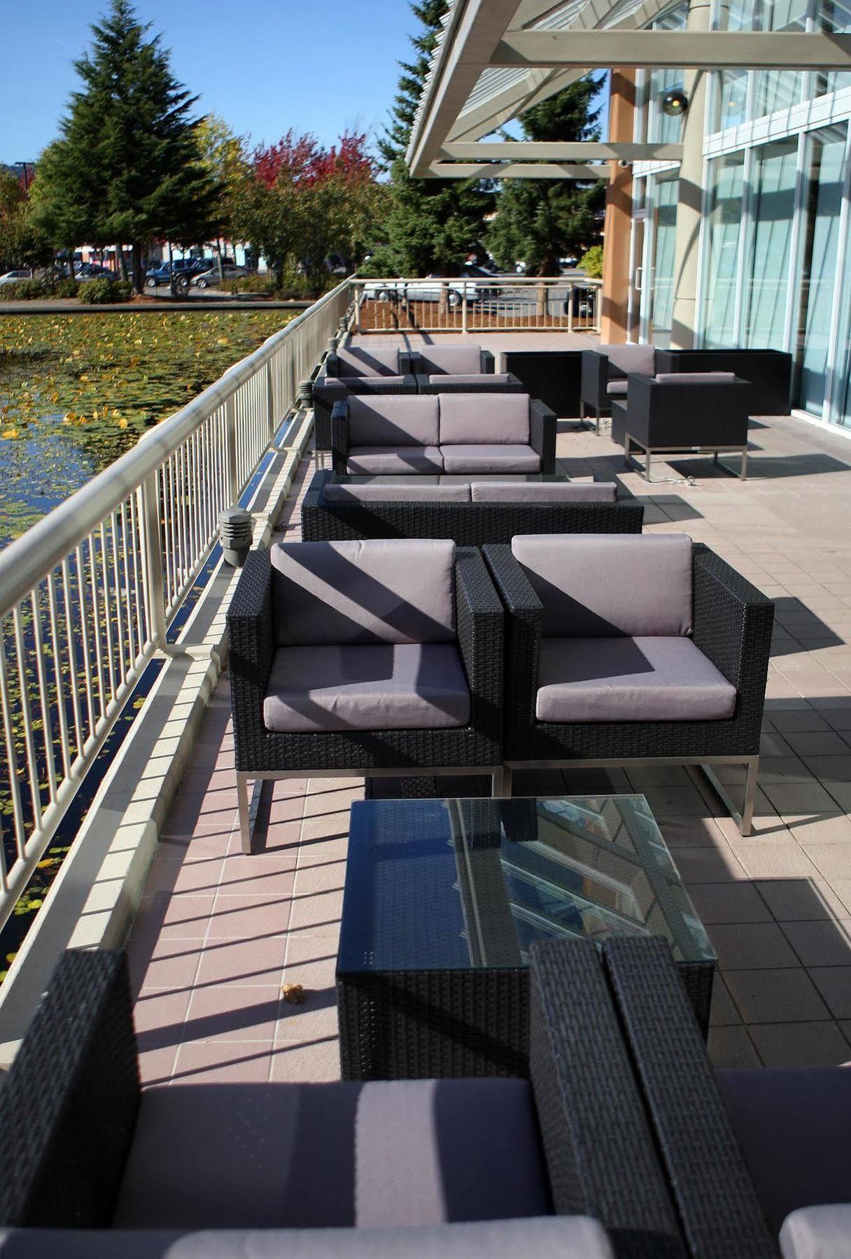 Coast Chilliwack Hotel By Apa Exterior photo