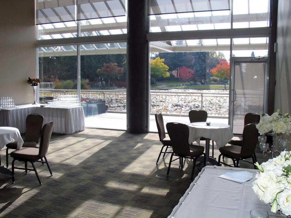 Coast Chilliwack Hotel By Apa Exterior photo