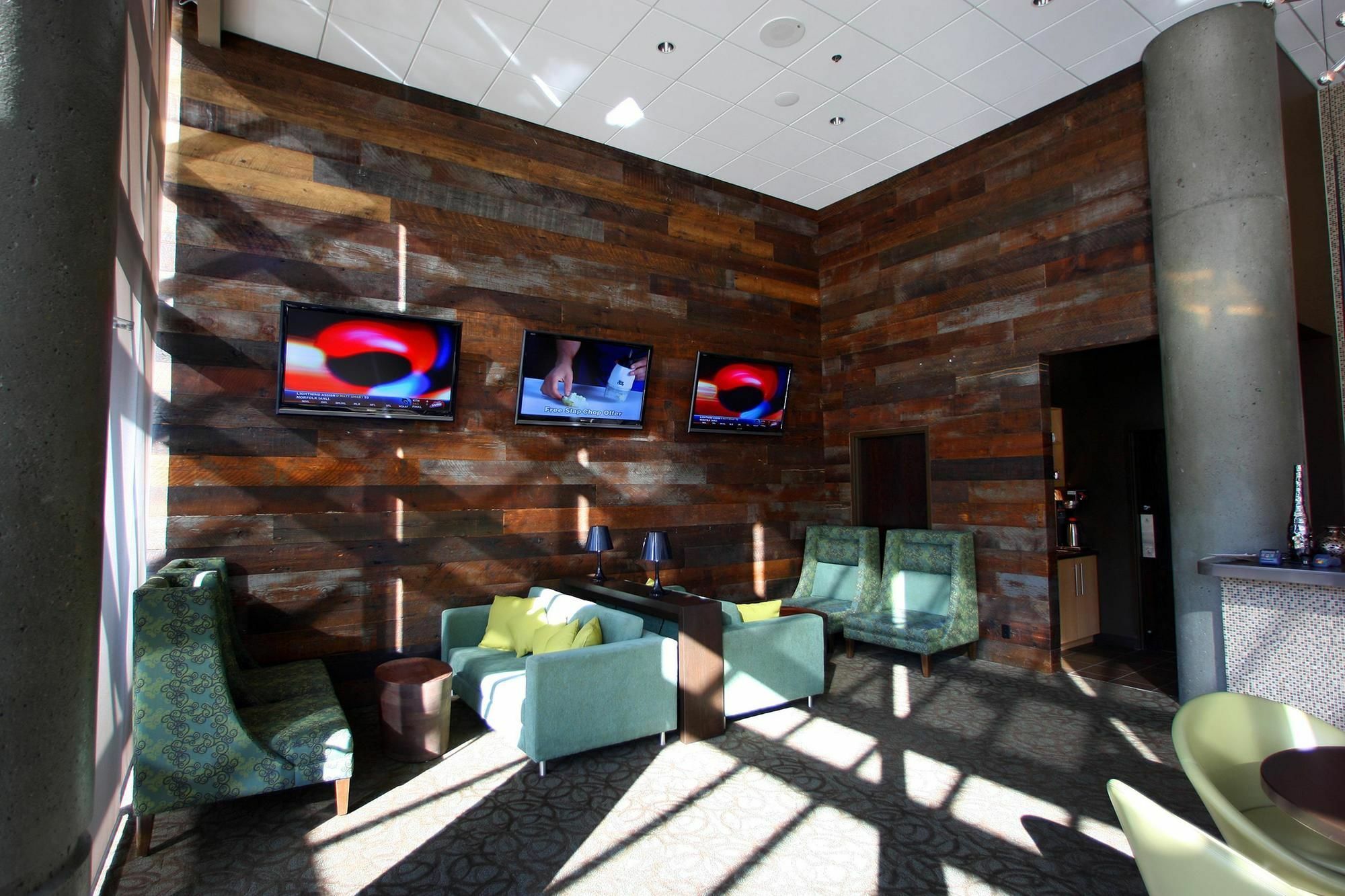 Coast Chilliwack Hotel By Apa Exterior photo