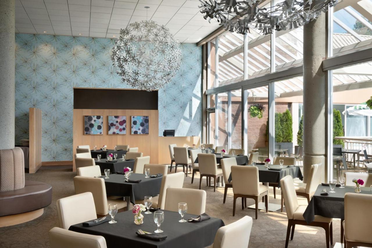 Coast Chilliwack Hotel By Apa Exterior photo